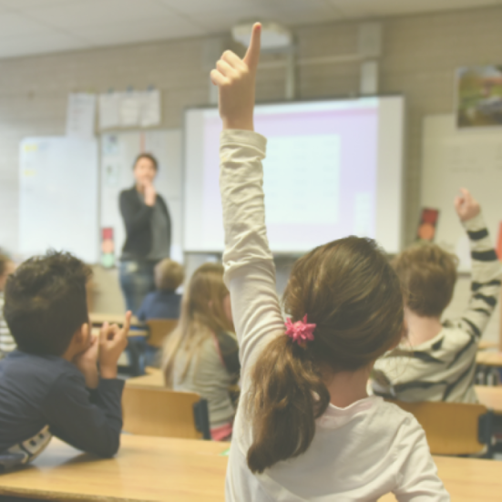 Elever og lærere i et klasselokale